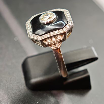 * BAGUE en or blanc 750‰ de style Art Déco,...