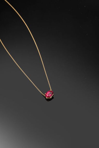 * PENDENTIF en or jaune 750‰ composé d'un...