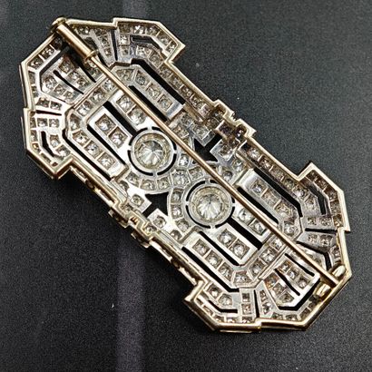 BROCHE plaque en platine 950‰ et or gris...