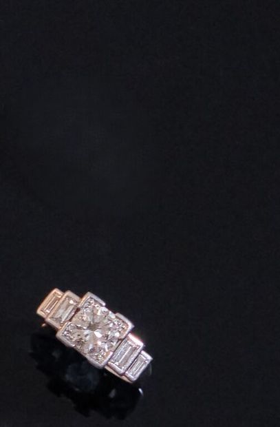 BAGUE en platine 950‰ ornée d'un diamant...