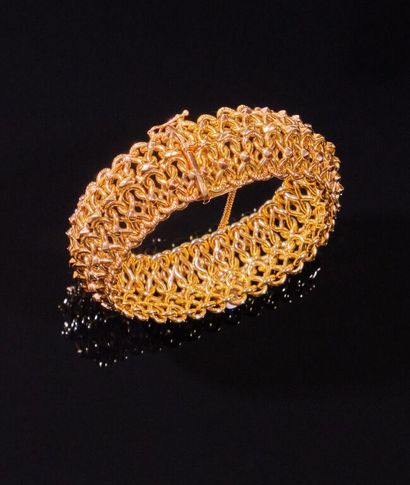 BRACELET en or 750‰ à maille souple texturée...