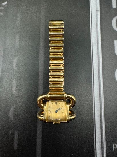 UTI. Vers 1940.
MONTRE-BRACELET de dame en...