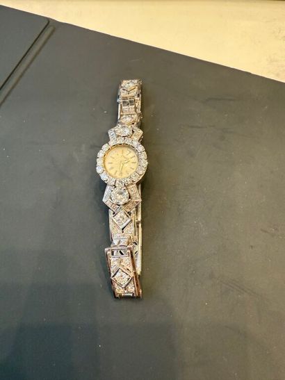 PIAGET. 
MONTRE-BRACELET de dame en platine...