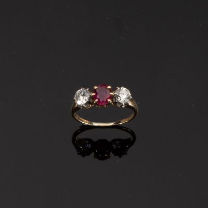 BAGUE en or jaune 750‰ et platine 950‰ ornée...