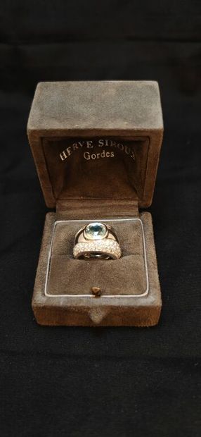 HERVÉ SIROUX (Gordes). Modèle Dune. 
BAGUE...