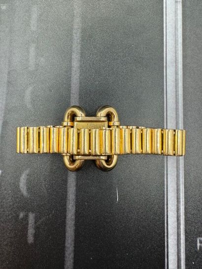 UTI. Vers 1940.
MONTRE-BRACELET de dame en...