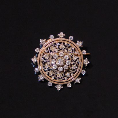 BROCHE en or jaune 750‰ et argent 800‰, de...