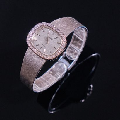 TISSOT.
MONTRE de dame en or gris 750‰. Lunette...