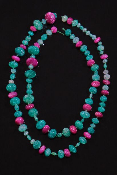 Imposant COLLIER composé de trois sautoirs...