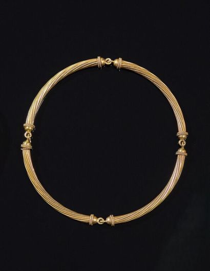 COLLIER articulé en or jaune 750‰ composé...