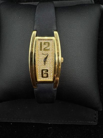 PIAGET. Modèle Limelight.
MONTRE de dame...