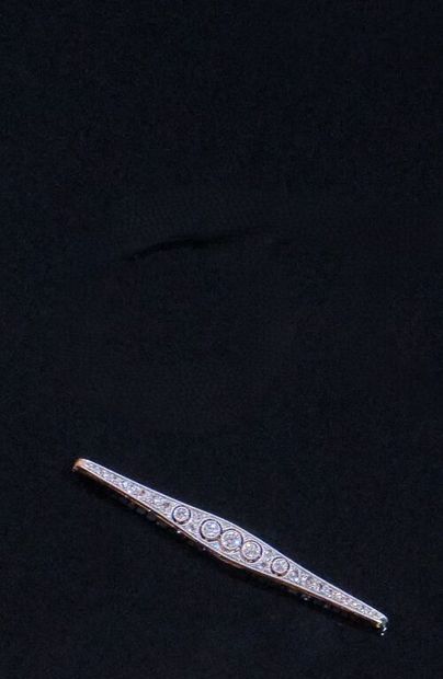 BROCHE barrette en or 750‰ et platine 950‰...