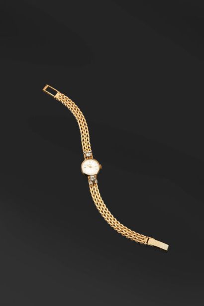YEMA, Besançon. 
MONTRE-BRACELET de dame...