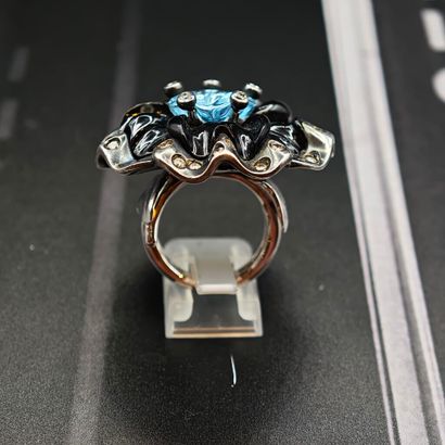 EVA SEGOURA. Vers 1990
BAGUE en or noirci...