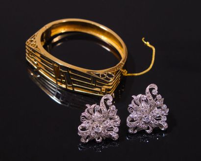 BRACELET en or 750‰ de deux tons, ajouré,...