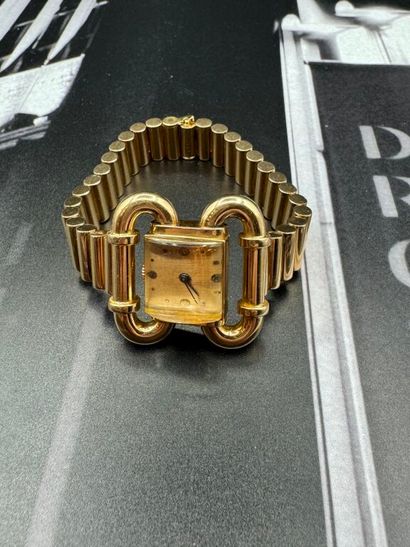 UTI. Vers 1940.
MONTRE-BRACELET de dame en...