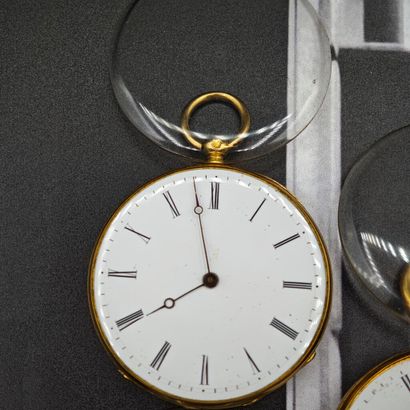 Ensemble de QUATRE MONTRES de poche en or...