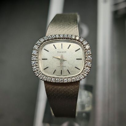 TISSOT.
MONTRE de dame en or gris 750‰. Lunette...