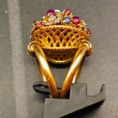 MARCHAK, Paris. Vers 1950.
BAGUE en or jaune...