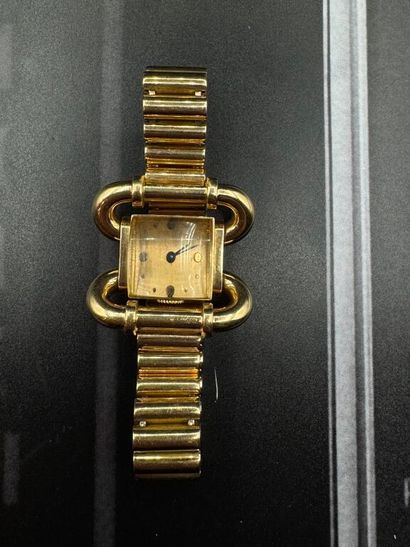 UTI. Vers 1940.
MONTRE-BRACELET de dame en...