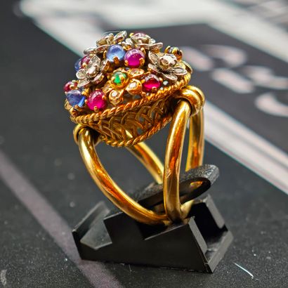 MARCHAK, Paris. Vers 1950.
BAGUE en or jaune...