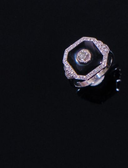 * BAGUE en or blanc 750‰ de style Art Déco,...