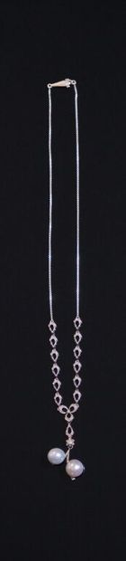 LOT en or gris 750‰, composée d'un collier...