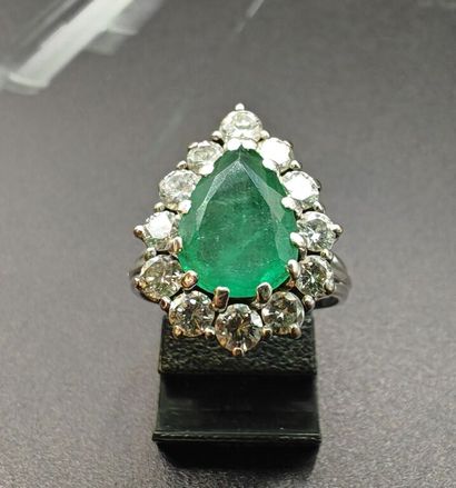 BAGUE en fils de platine 950‰ et or gris...