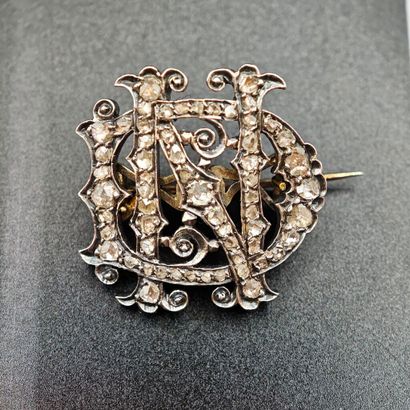 BROCHE en or jaune 750‰ et argent 800‰ figurant...