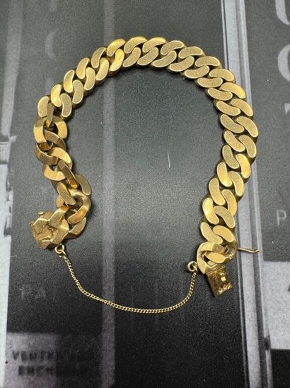 LOT de deux bracelets en or jaune 750‰ de...