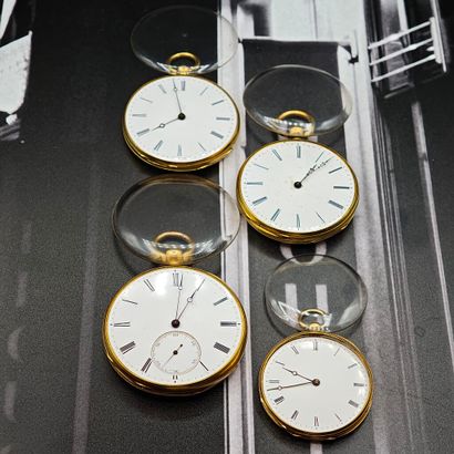 Ensemble de QUATRE MONTRES de poche en or...