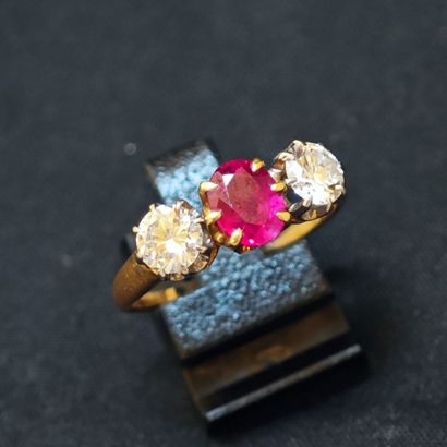 BAGUE en or jaune 750‰ et platine 950‰ ornée...