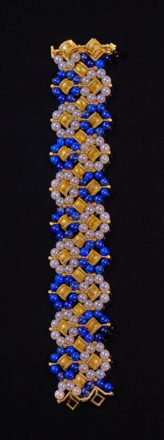 il
BRACELET en or jaune 750‰ composé de croisillons...