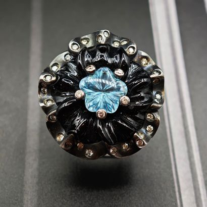 EVA SEGOURA. Vers 1990
BAGUE en or noirci...