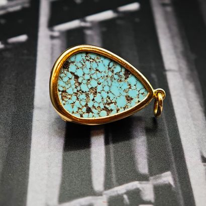 * PENDENTIF en or jaune 750‰ composé d'un...
