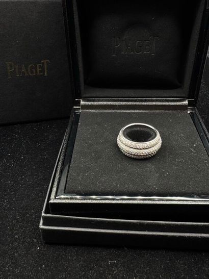 PIAGET. Possession.
ANNEAU en or gris 750‰...