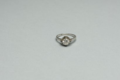BAGUE en platine 950‰ ornée d'un diamant...