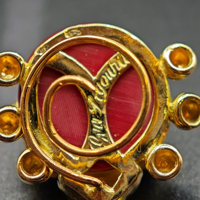 EVA SEGOURA. Vers 1990.
BROCHE de revers...
