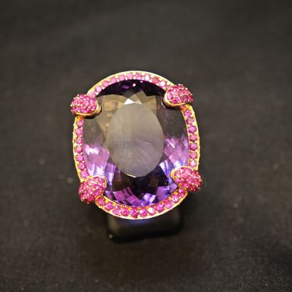 BAGUE cocktail en or rouge 750‰ ornée d'une...