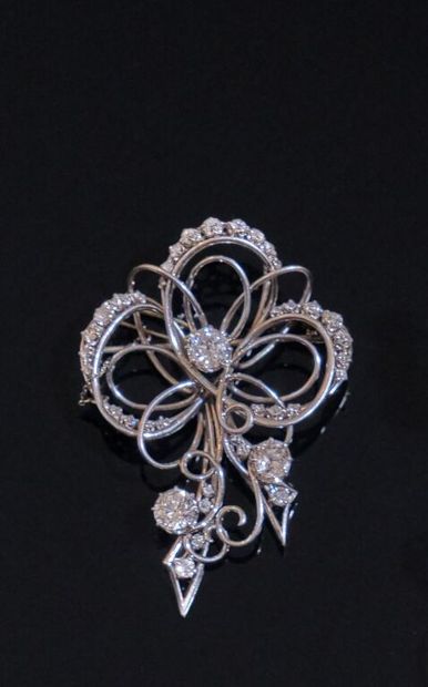 BROCHE en fils de platine 950‰ et or gris...