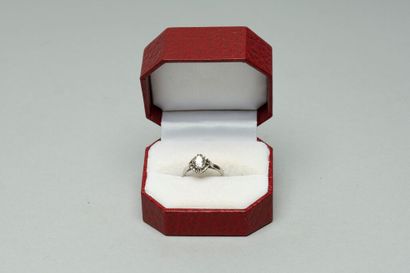BAGUE en platine 950‰ ornée d'un diamant...