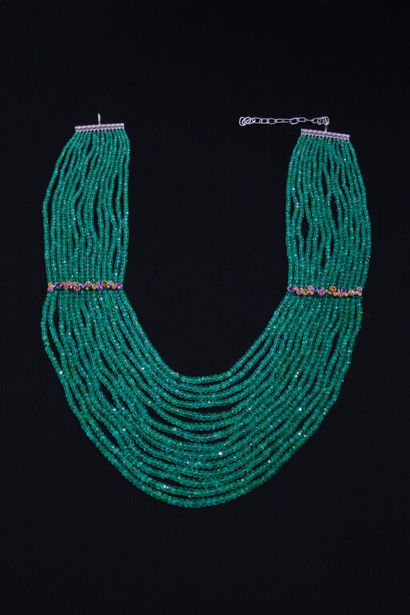 EVA SEGOURA, Paris. Vers 1990.
Grand COLLIER...