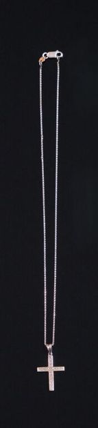 PENDENTIF en or rhodié 750‰ retenant une...