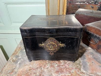 Liqueur cellar in partly black-stained mahogany...