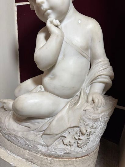 L'Amour songeur. 
Sculpted group in white...
