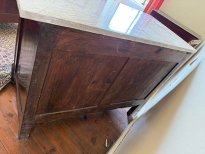 Commode à hauteur d'appui, en noyer et placage...