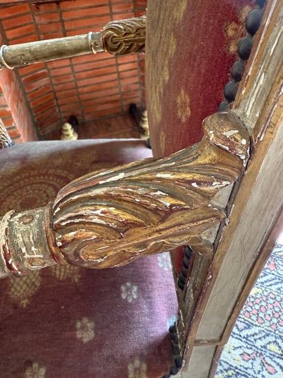 Paire de fauteuils à dossier plat en bois...