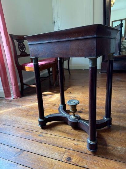 Petite table cabaret formant console sur...