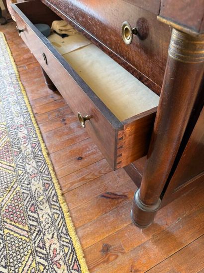Commode à hauteur d'appui, en noyer et placage...