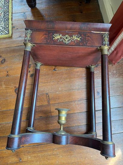 Petite table cabaret formant console sur...